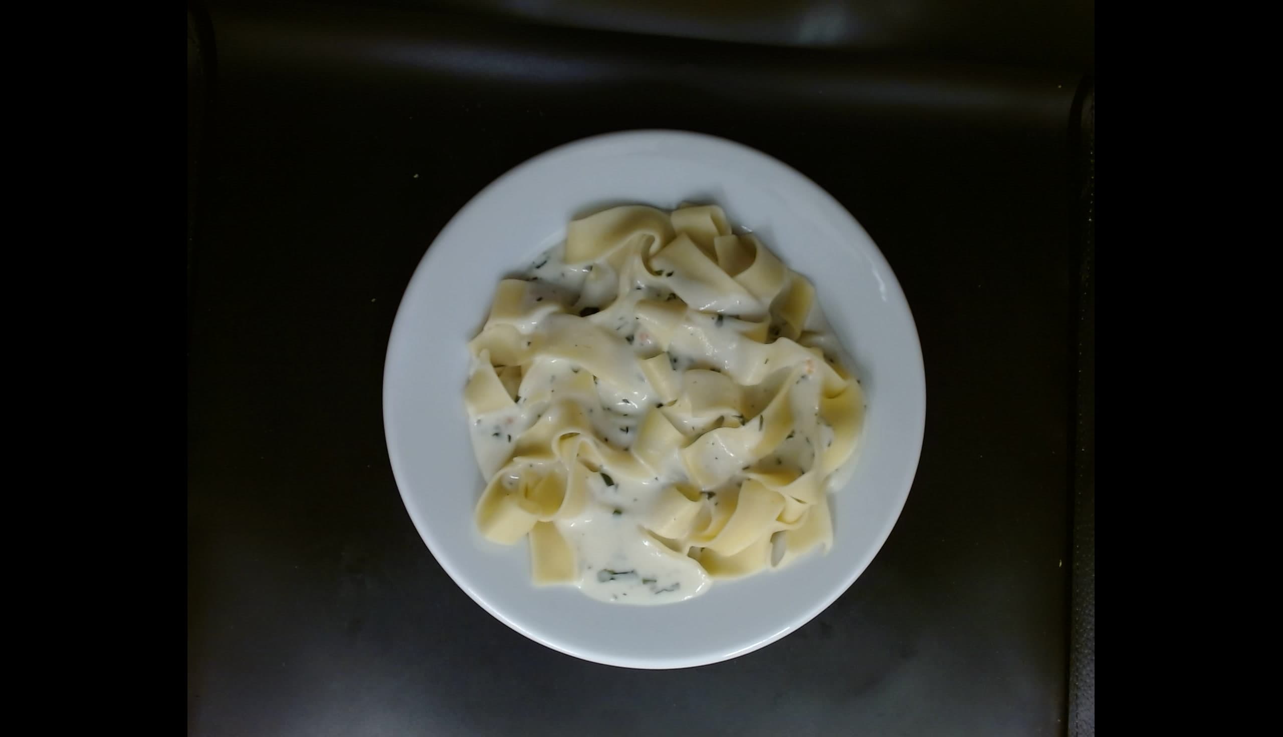 Fettuccine s bazalkovou omáčkou