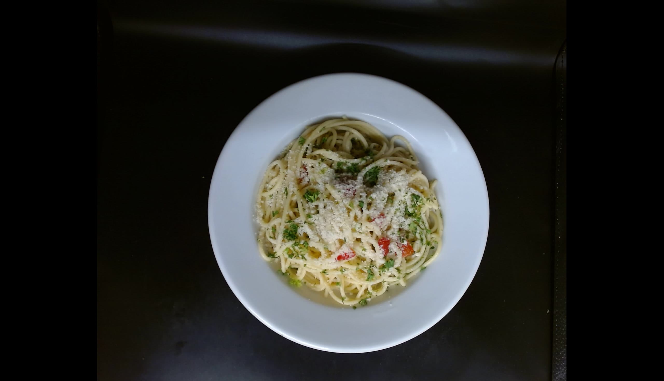 Špagety aglio olio peperoncino