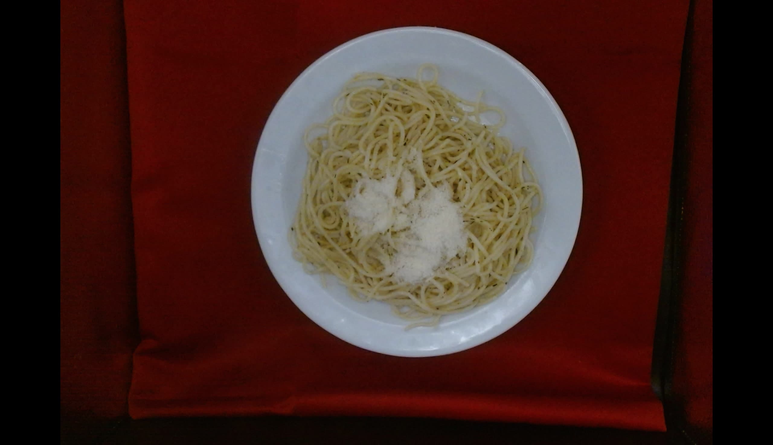 Špagety aglio olio peperoncino